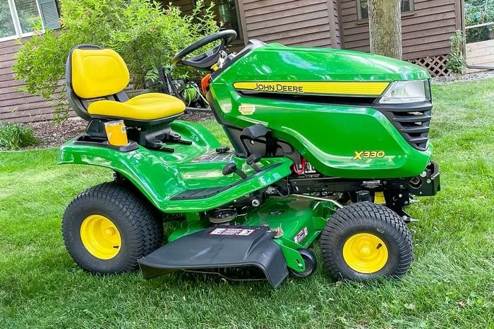 John Deere S100 series riding lawn tractor