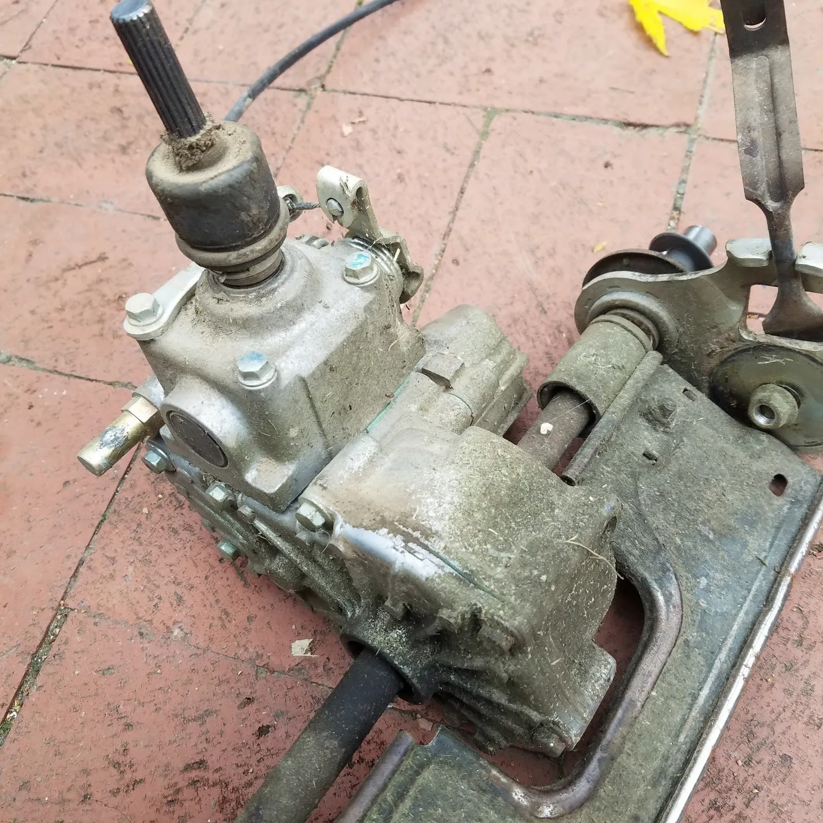 Self-propelled lawn mower transmission