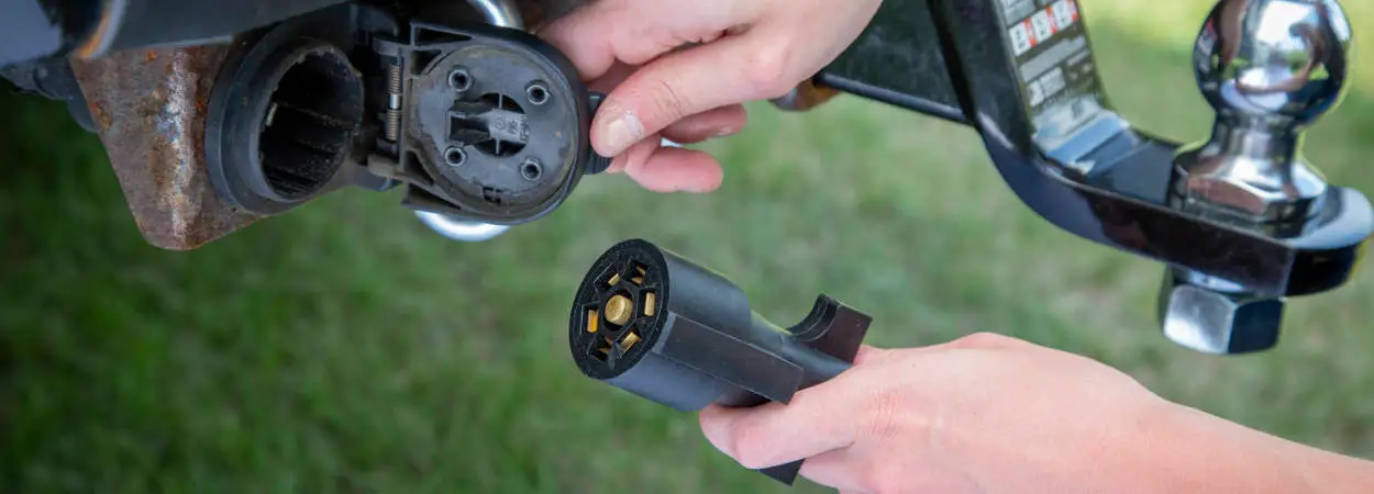 7-pin trailer wiring diagram showing color-coded wire connections